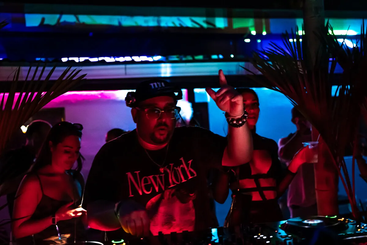 Papa Lu live performance