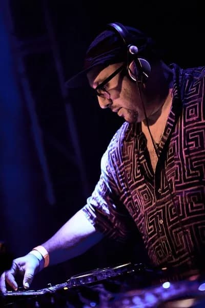 Papa Lu live performance