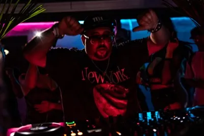 Papa Lu live performance